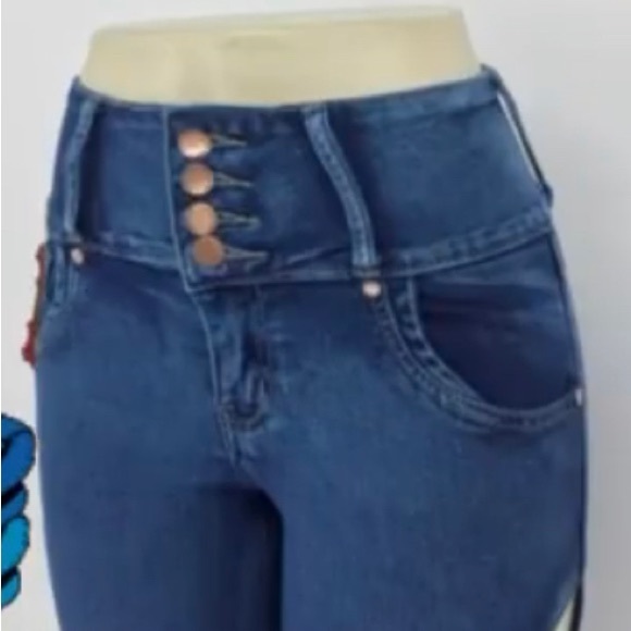 PEEK-A-BOO stretch jeans - Picture 2 of 3